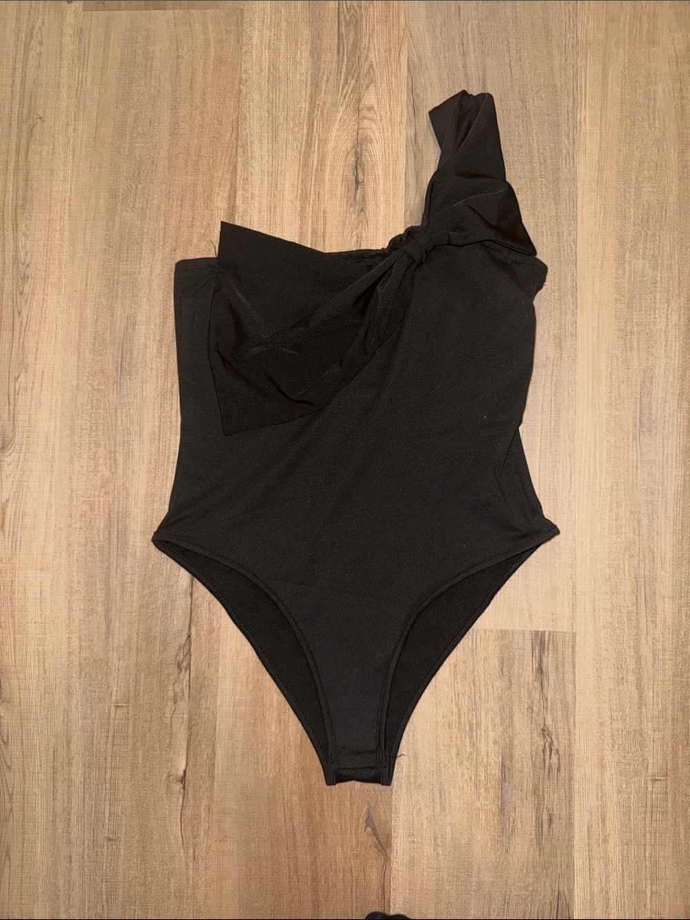 Women’s Black One-Shoulder Bow Knot Bodysuit